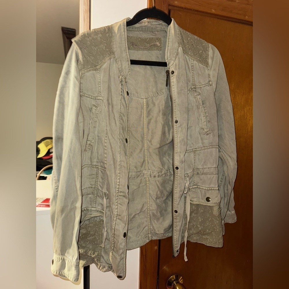 Light green jacket max jeans size medium